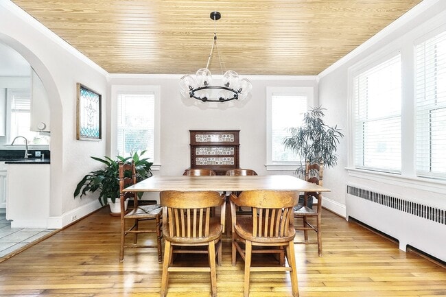 Building Photo - 429 26th St
