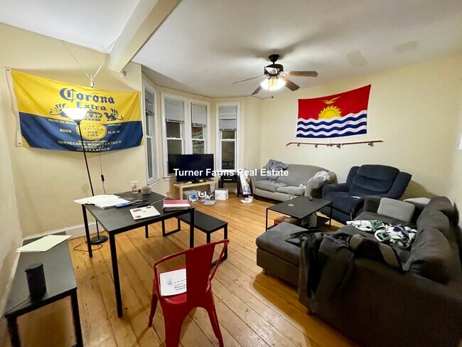 Building Photo - 731 Parker St