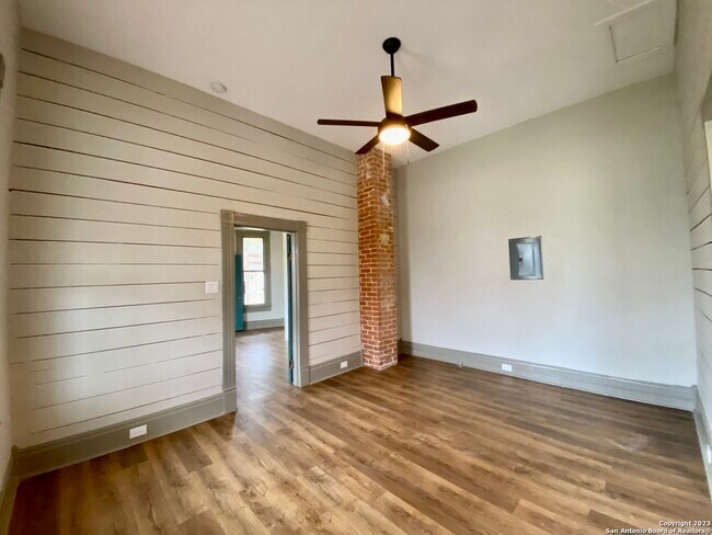 Foto del edificio - 1515 East Southcross-