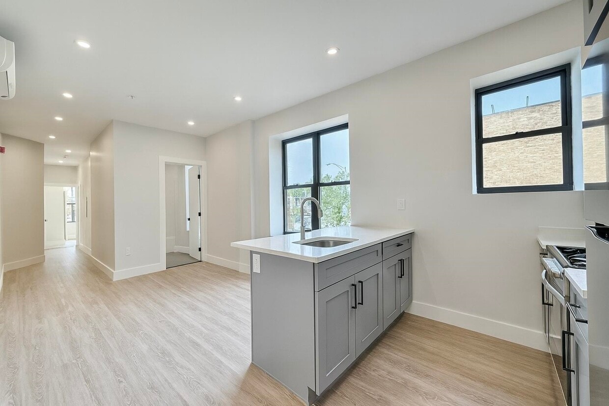 Foto principal - 103 Bostwick Ave