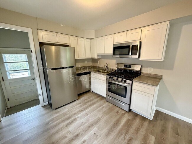 Foto del edificio - 8821 McNulty Dr