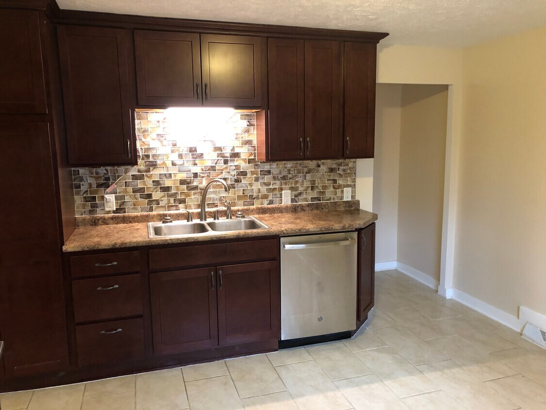 1313 MacArthur Dr, Russellton, PA 15076 Townhome Rentals in