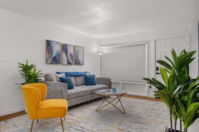 Building Photo - 109 E Broadway Rd