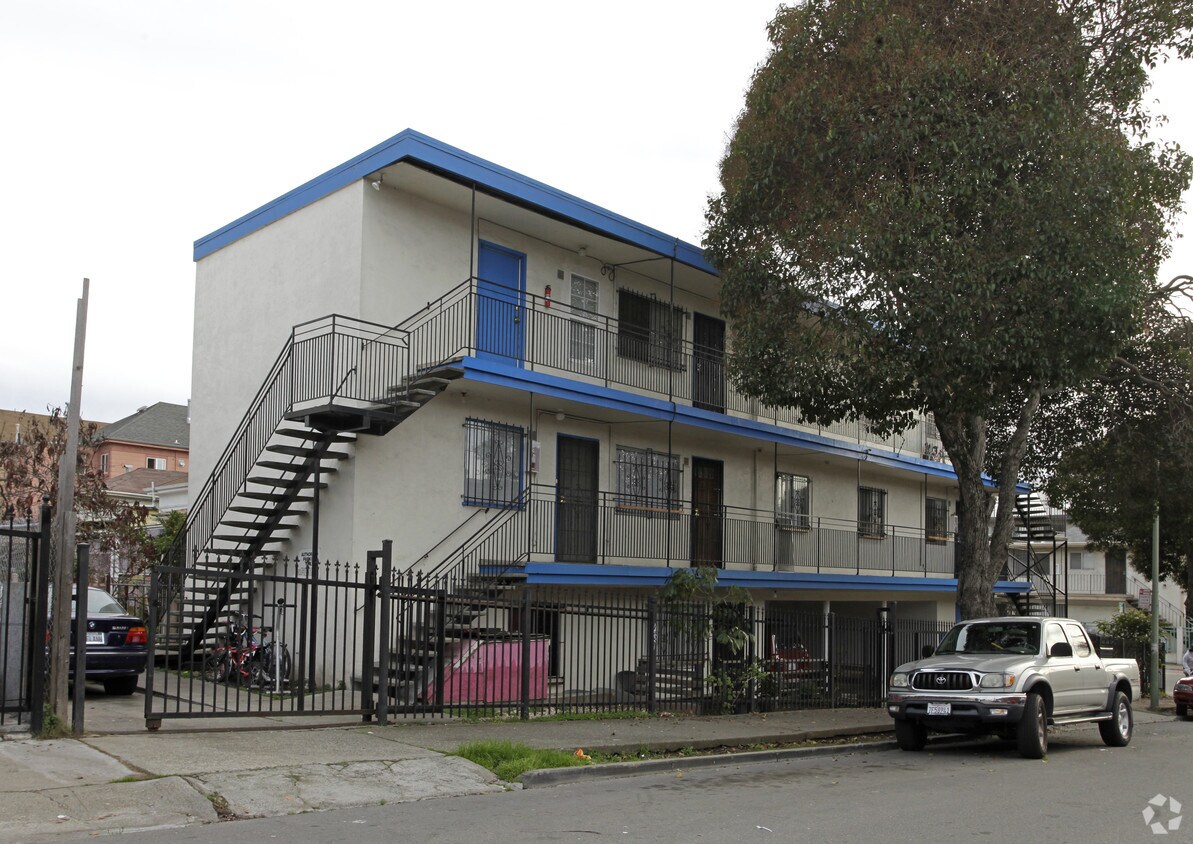 Primary Photo - 1202 E 18th St
