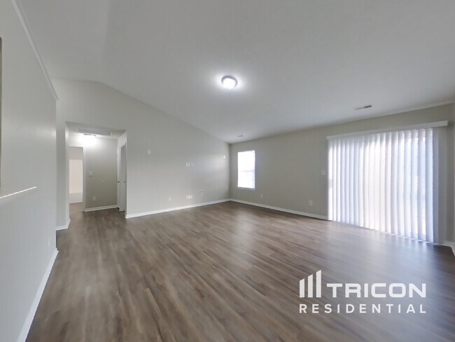 Foto del edificio - 2245 Lakecrest Dr