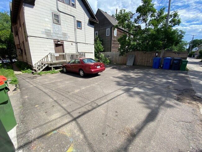 Foto del edificio - 2404 Lyndale Ave S