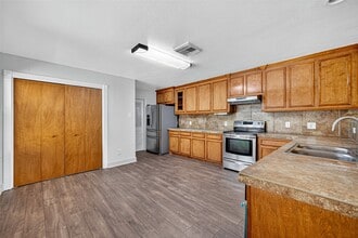 Building Photo - 3258 Meadway Dr