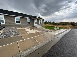 Building Photo - 220 Riverwood Dr