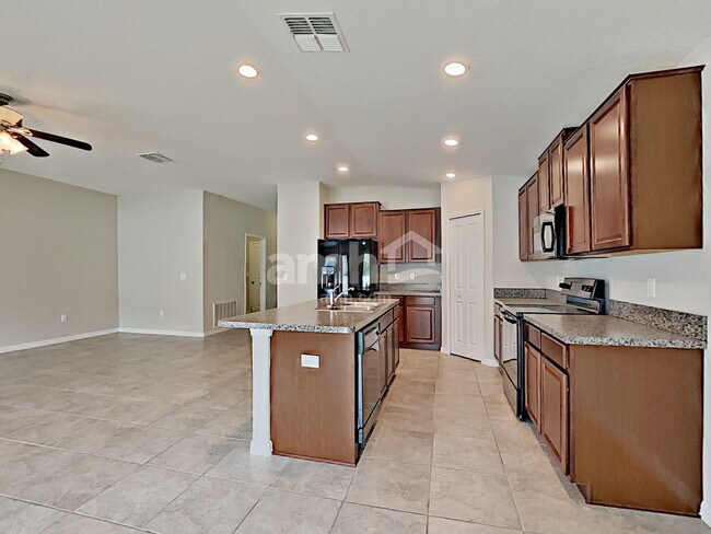 Building Photo - 10132 Carloway Hills Dr