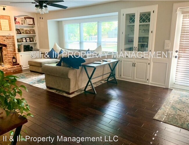 Foto del edificio - 4 br, 2.5 bath House - 11509 Newton St