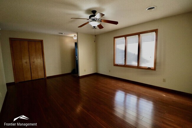 Foto del edificio - Beautiful 3 bedroom home just minutes from Manhattan and Fort Riley!
