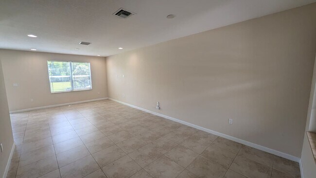 Building Photo - Spacious Townhome in Desirable Vizcaya Falls 3-bedroom, 2.5-bath townhome