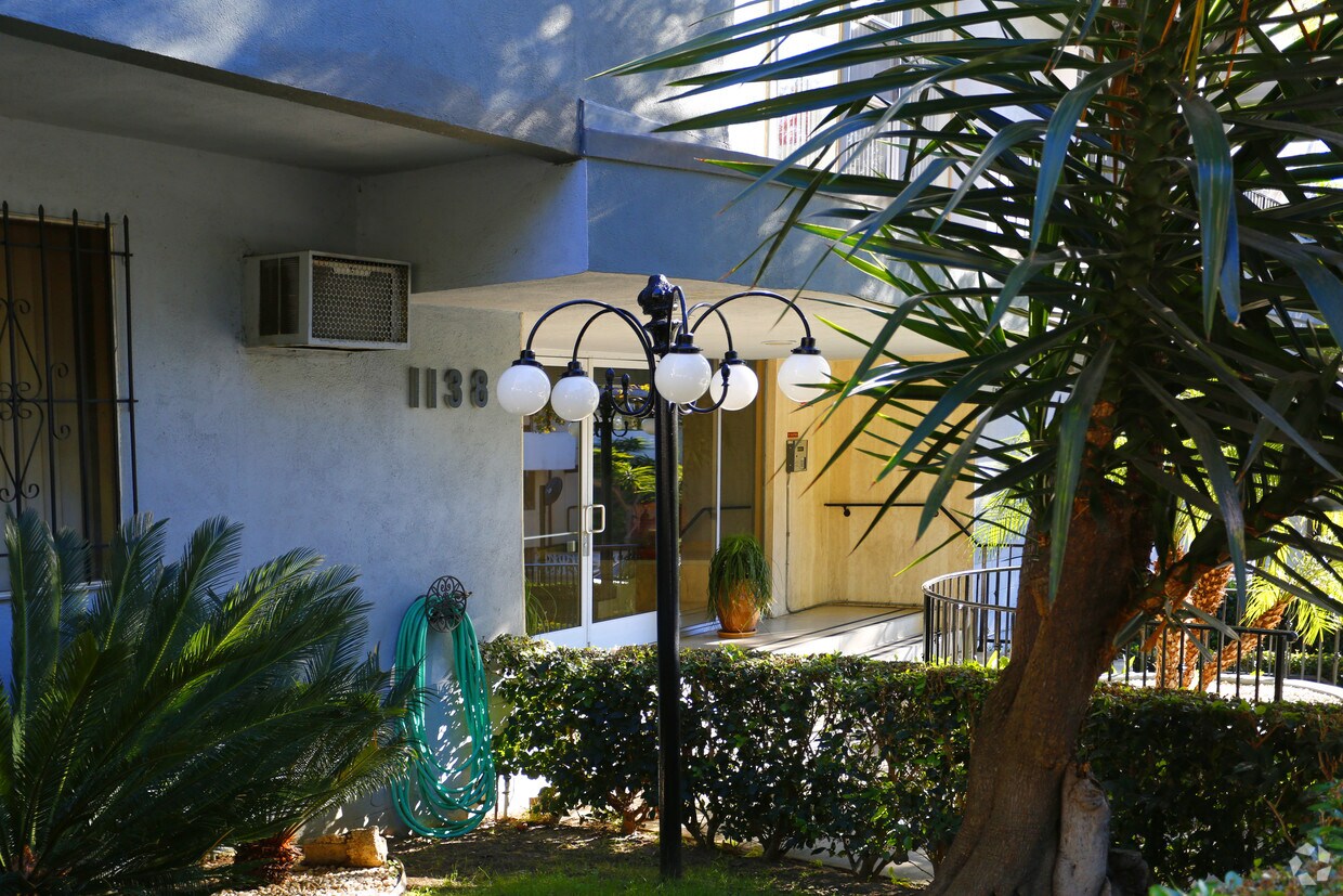 Building Photo - Hacienda De La Fuente