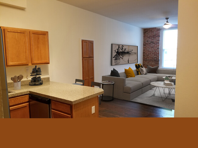 Tall ceilings and a lot of natural light - 304 N Front St