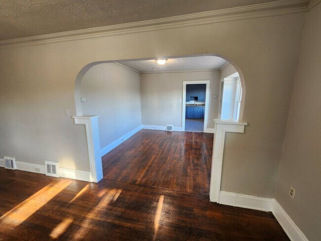 Foto del edificio - 3659 E 116th St