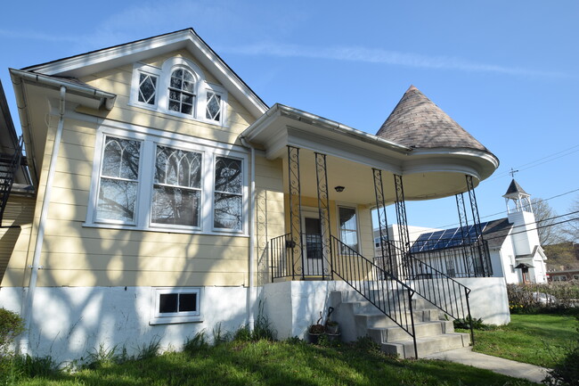 Building Photo - 815 Rosedale Ave