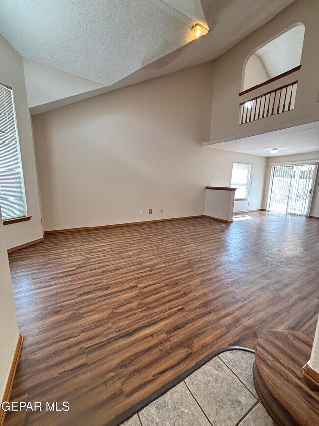 Building Photo - 7440 Luz De Lumbre Ave