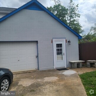 Building Photo - 4600 68th Pl