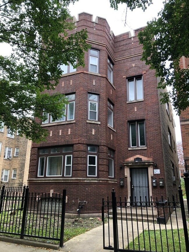 Building Photo - 8016 S Paulina St