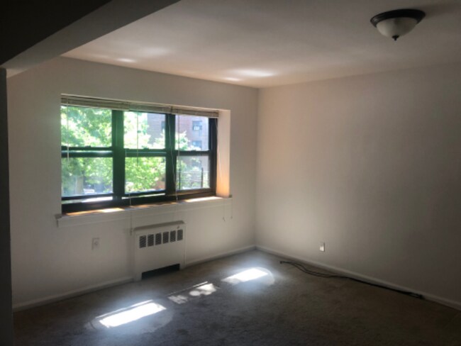 Building Photo - 44 Fleetwood Ave