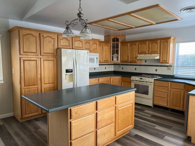 Foto del edificio - Please contact Vaughn Realty to set up an ...