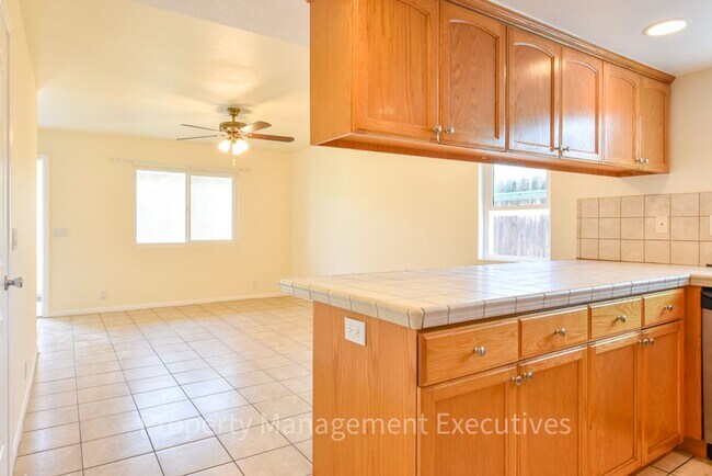 Foto del edificio - 2 Bed, 2 Bath Townhome with Garage & Bonus Room