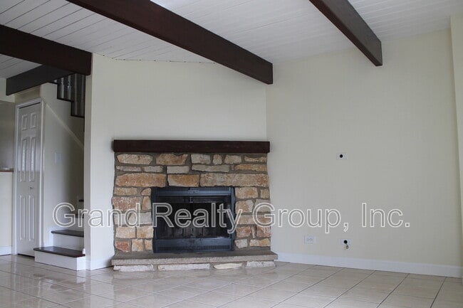 Building Photo - 440 Meadow Green Ln
