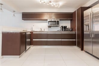 Building Photo - 2301 Collins Ave