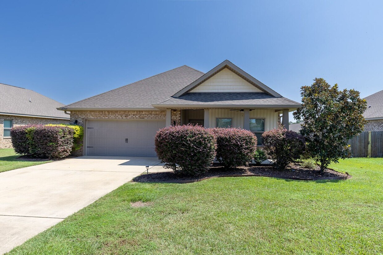 Primary Photo - Move-In Ready Fairhope Home with Modern Fe...