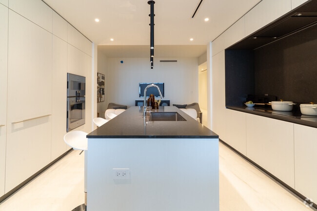 Building Photo - 300 Biscayne Boulevard Way