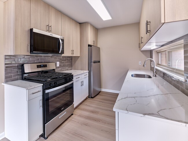 Bright and spacious 2 Bed,1.5 Bath offering 989 sq. ft. of open living space with beautiful flooring and abundant natural light. - North Crossing