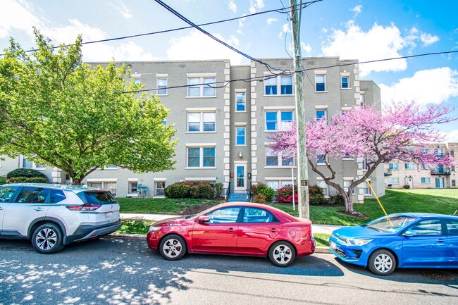 Building Photo - Available Now! 1 Bed 1 Bath in Brookland, ...