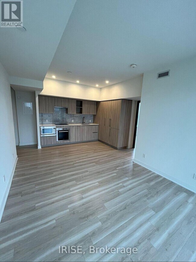 Building Photo - 19 Bathurst St