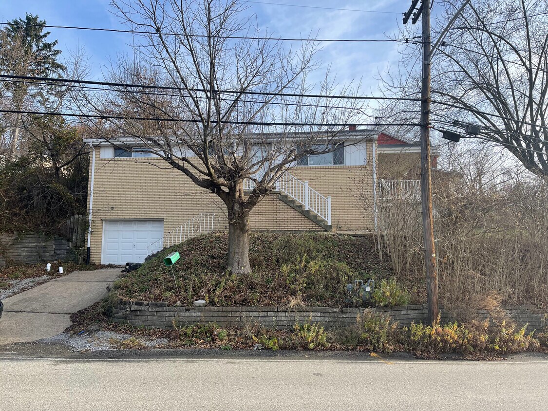 2720 Mount Troy Rd, Pittsburgh, PA 15212 House Rental in Pittsburgh