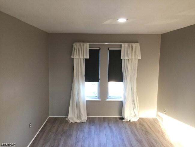 Building Photo - 408 Valley Brook Ave