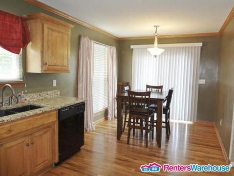 Building Photo - Northland 3 Bed / 3 Bath Home! Available 8...