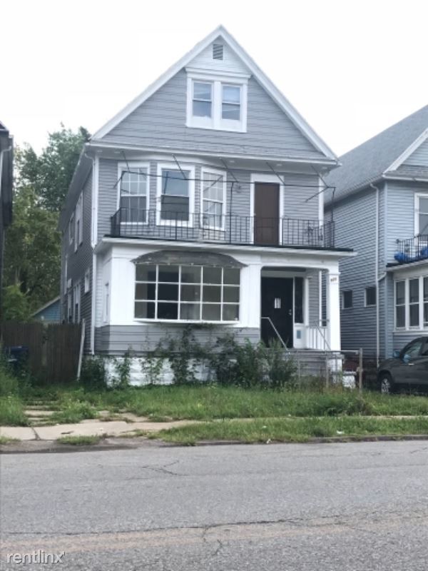Primary Photo - 671 E Delavan Ave
