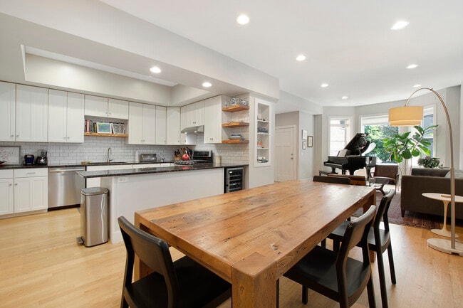 Foto del edificio - 4532 N Damen Ave