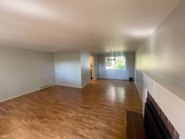 Building Photo - 9024 NE 186th Pl