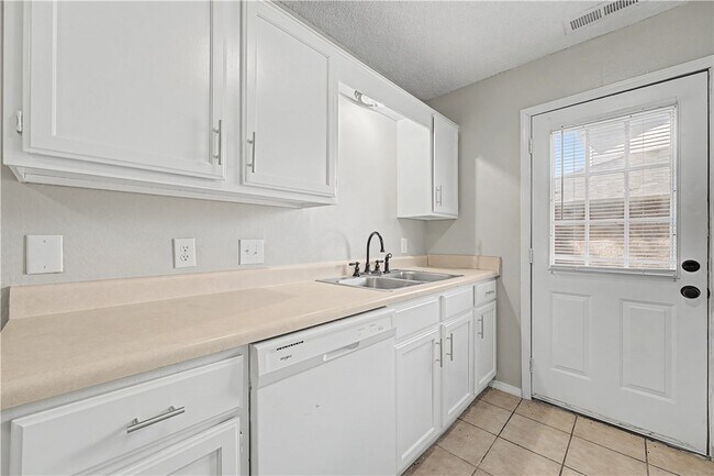 Foto del edificio - 3403 SW Victoria Pl