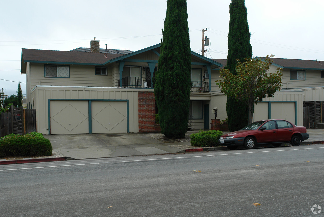 Building Photo - 7406 Rainbow Dr