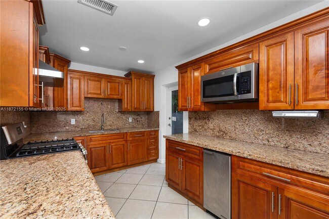 Foto del edificio - 251 NW 110th St