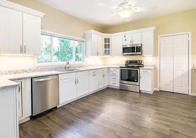 Building Photo - 2133 Doane St