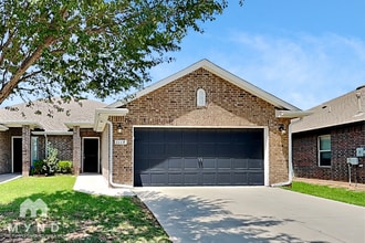 Building Photo - 1118 Merlin Dr