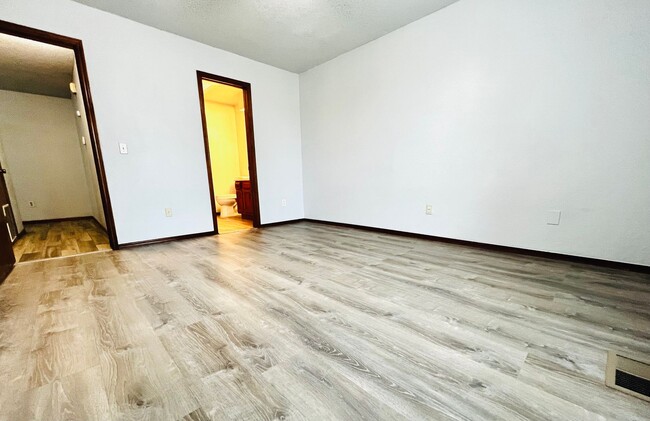 Foto del edificio - Large 2BD 2BA Duplex in Edmond!!