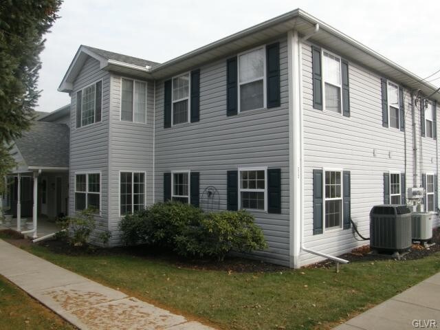 Foto del edificio - 212 S Watson St