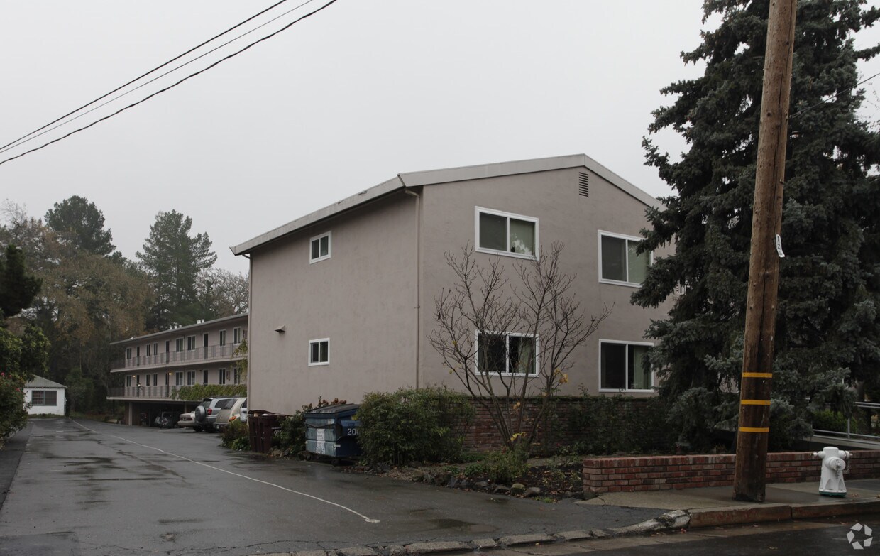 Primary Photo - 101 Lafayette Cir