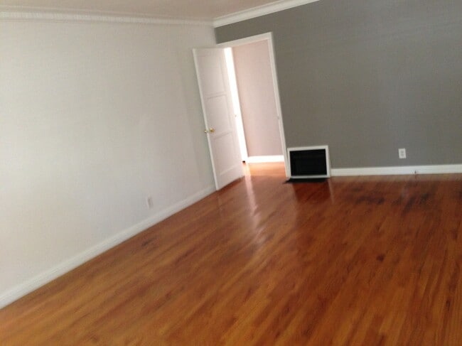 Building Photo - 5551 Noble Ave