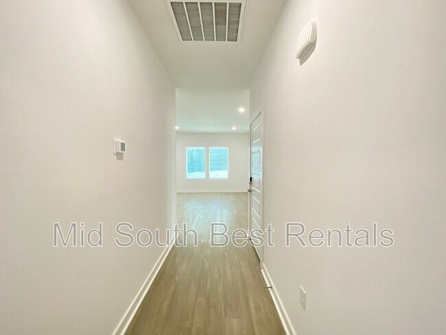 Building Photo - 8405 Oxford Valley Dr