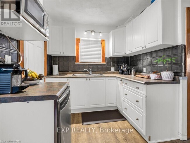 Building Photo - 6370 High St